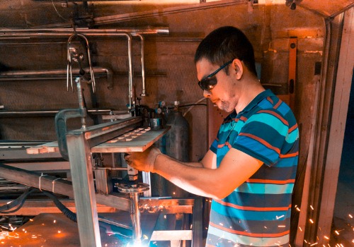 An operator uses a plasma cutter. SMF offers Plasma Cutting in Peoria IL.